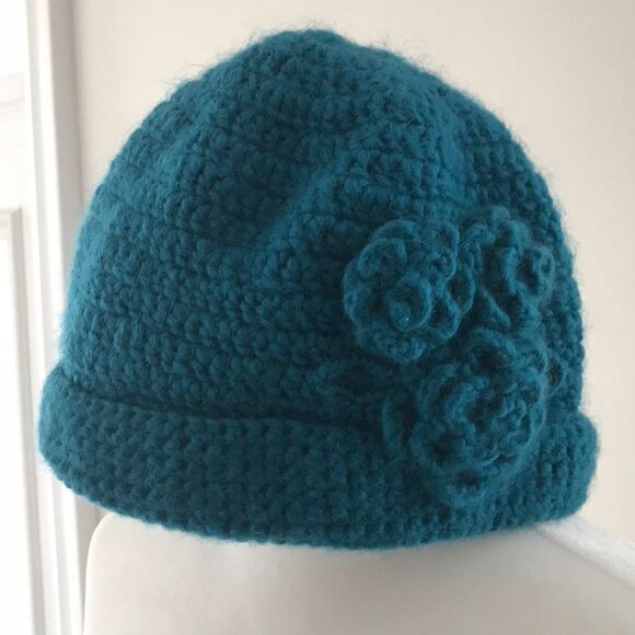 💙Handcrafted UK Wool hat with crochet flowers - Picture 1 of 4